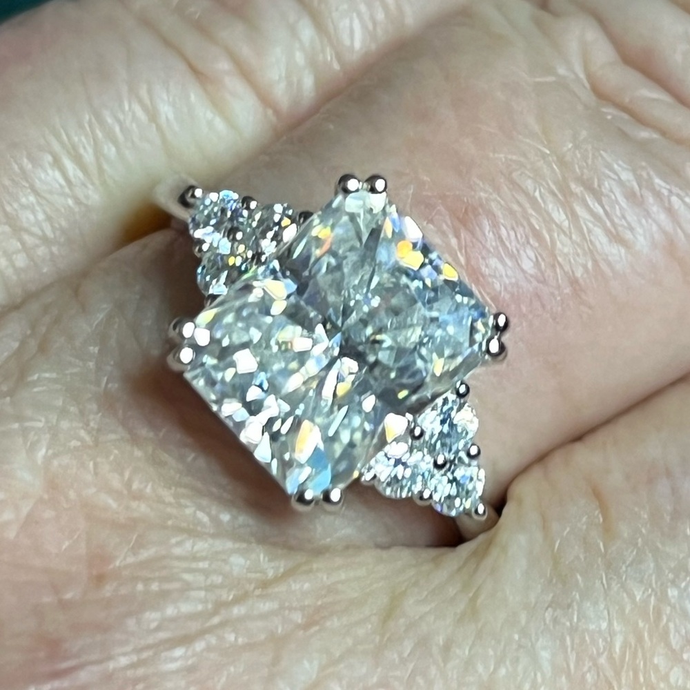 Radiant 925 Silver Moissanite 5.4 ctw Women’s Ring Sz 9 - Picture 3 of 6
